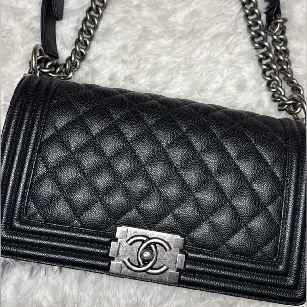 🛑 SOLD 🛑 Chanel Boy Old Medium Like New